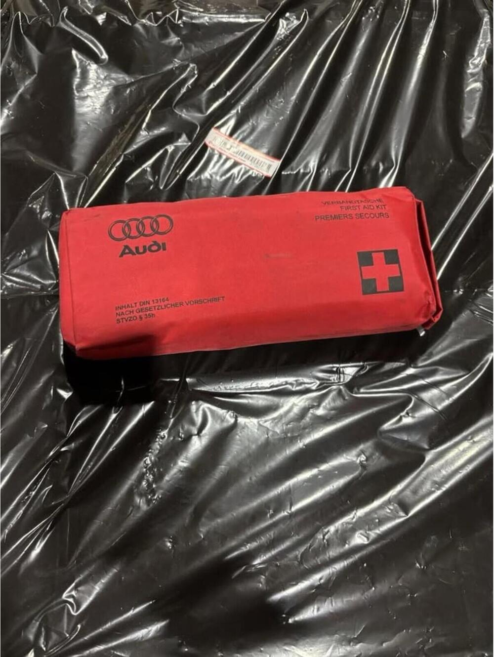 2003-08 Audi A4 S4 RS4 Cabriolet First Aid Kit OEM 8L0860282